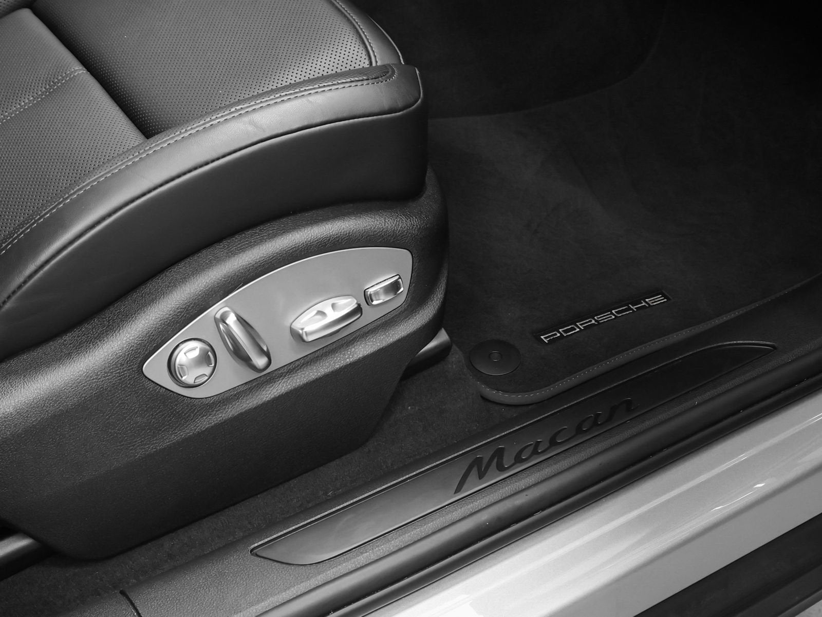 2026 Porsche Macan Base