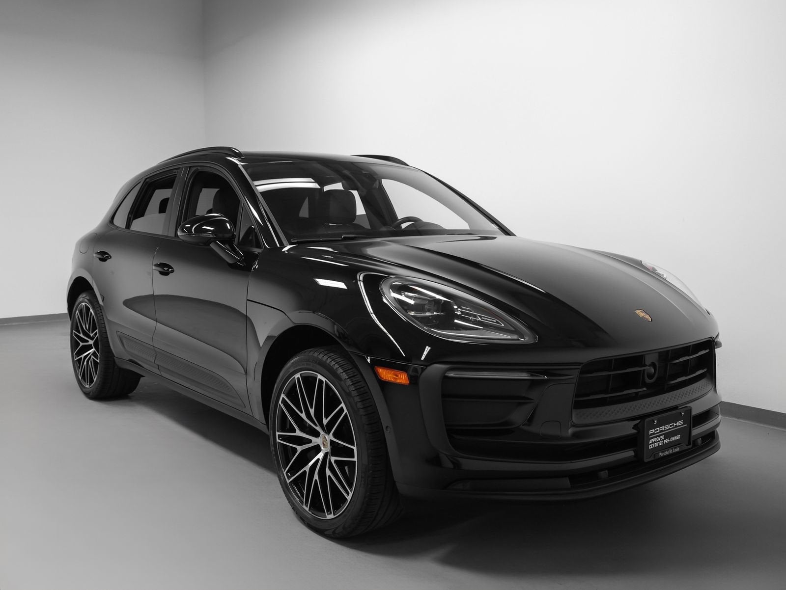 2023 Porsche Macan Base