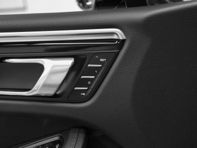 2023 Porsche Macan Base