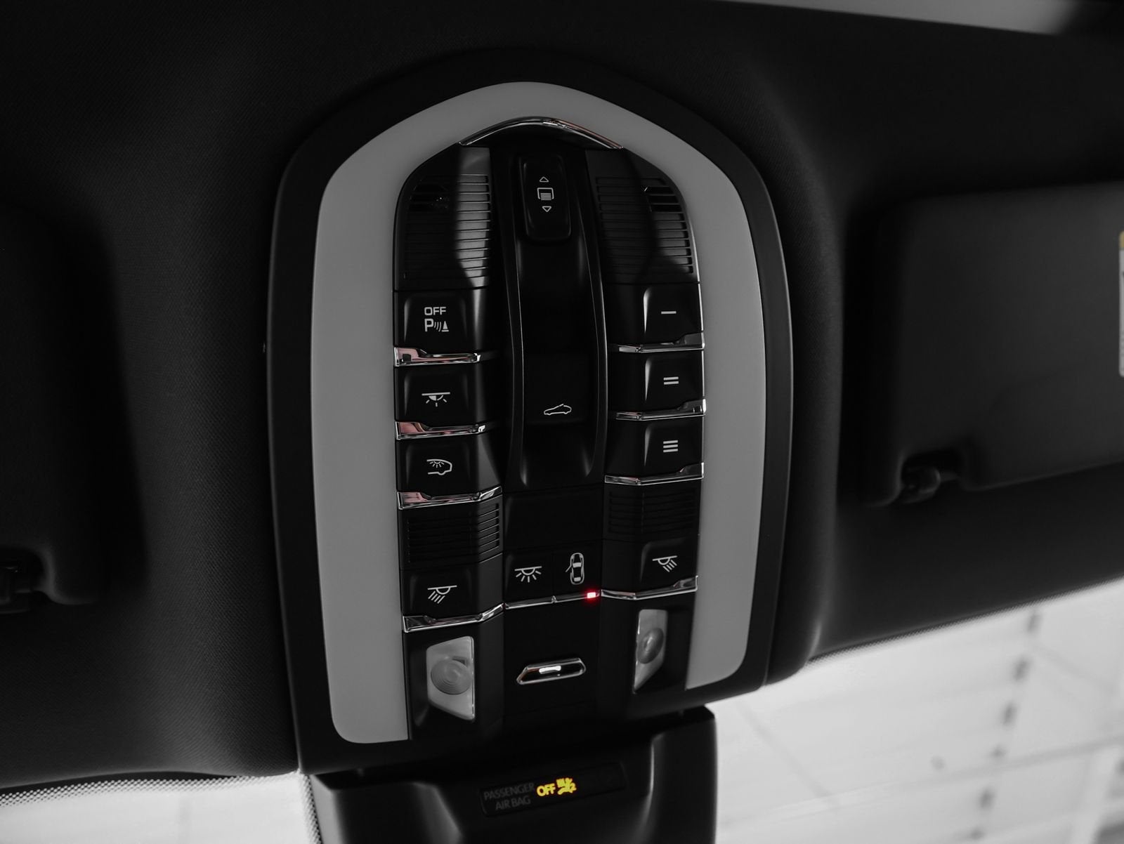 2023 Porsche Macan Base