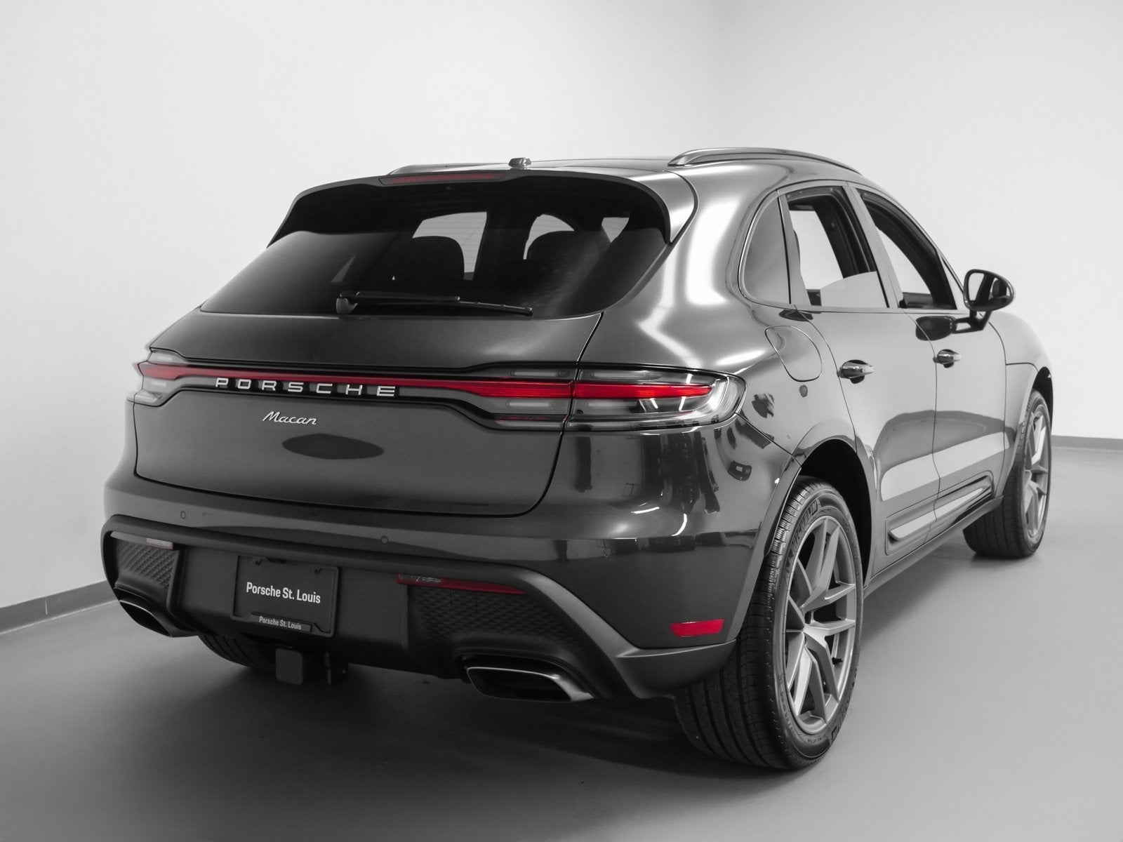 2025 Porsche Macan Base