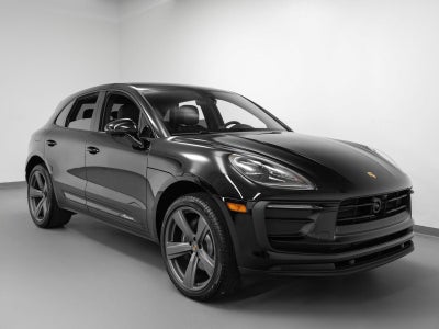 2025 Porsche Macan Base