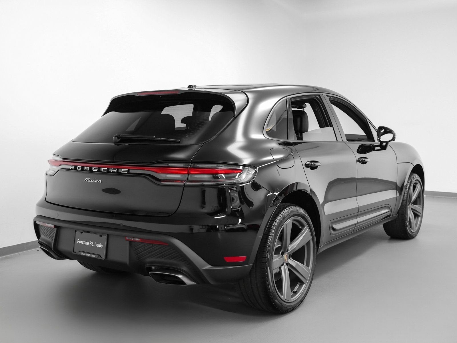 2025 Porsche Macan Base