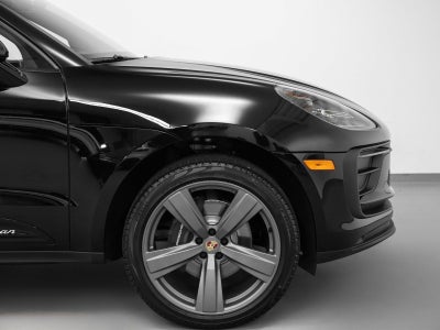 2025 Porsche Macan Base