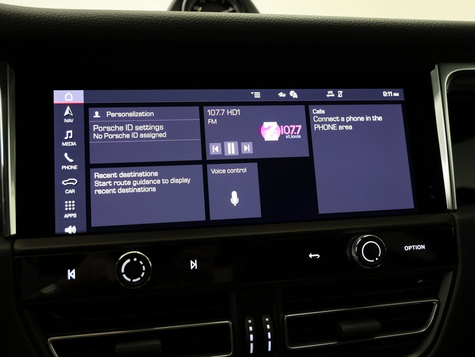 2025 Porsche Macan Base