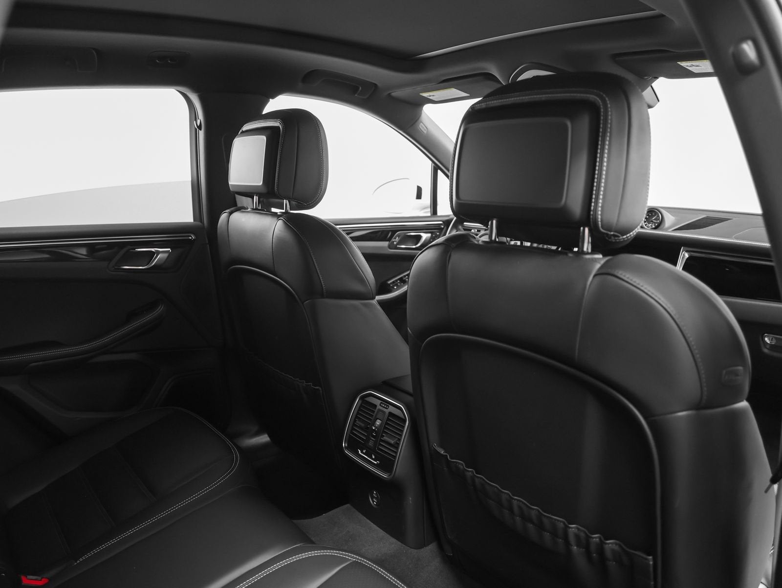 2023 Porsche Macan Base