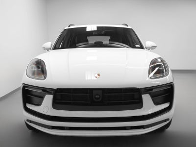 2023 Porsche Macan Base