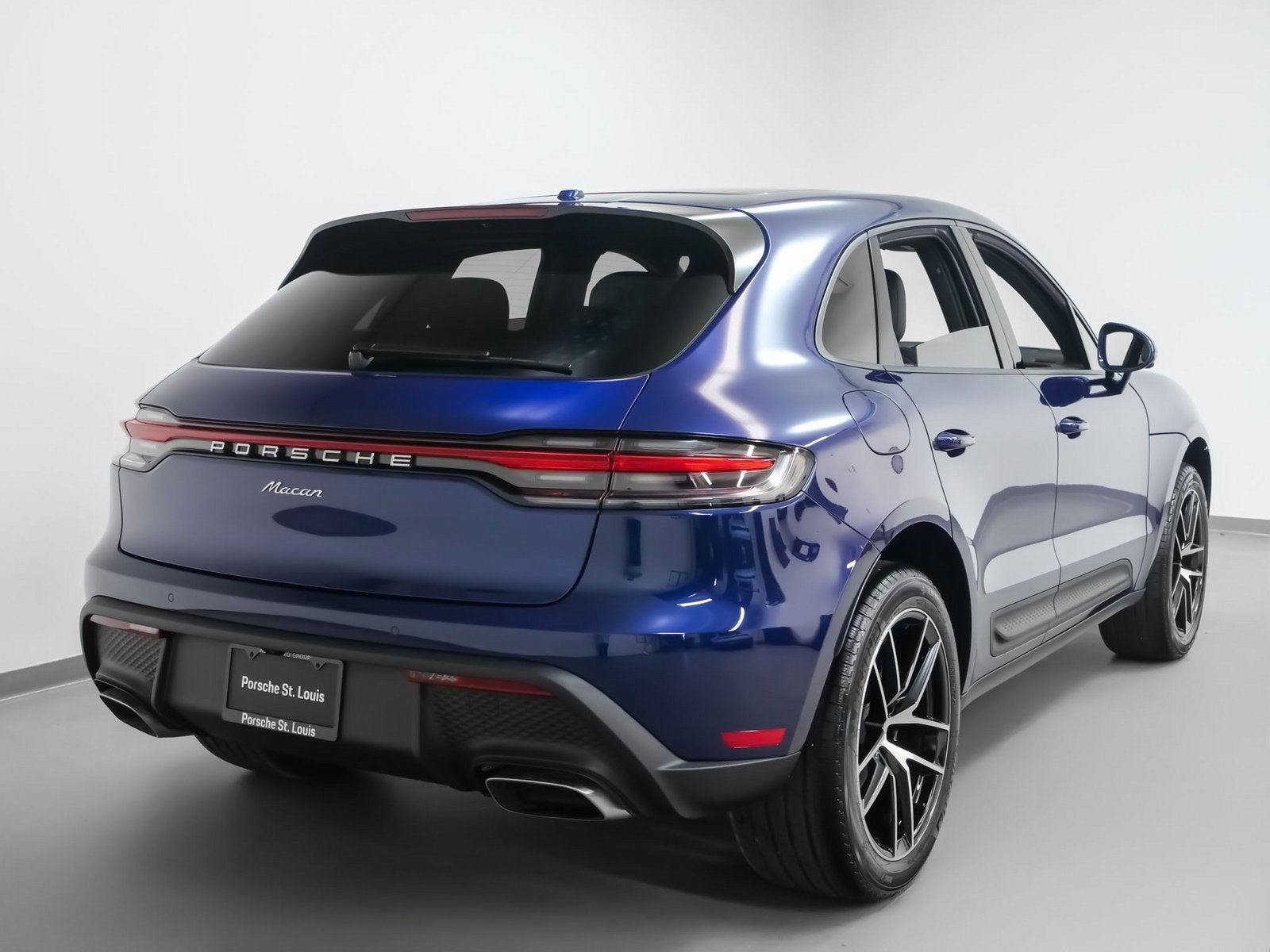 2025 Porsche Macan Base