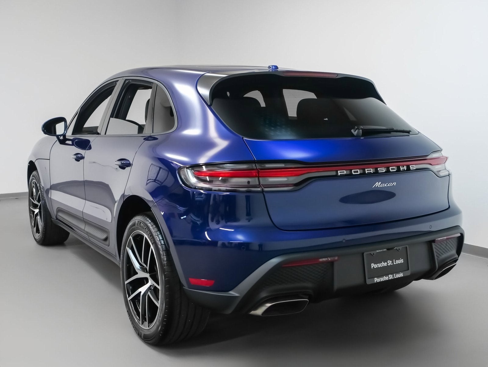 2025 Porsche Macan Base