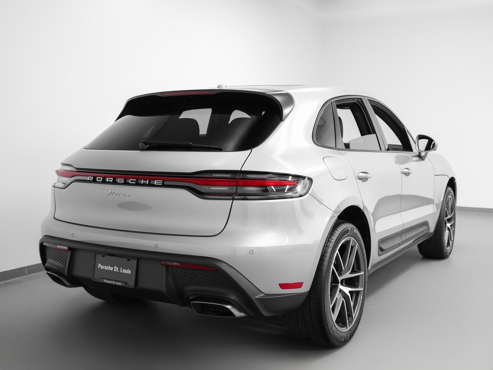 2025 Porsche Macan Base