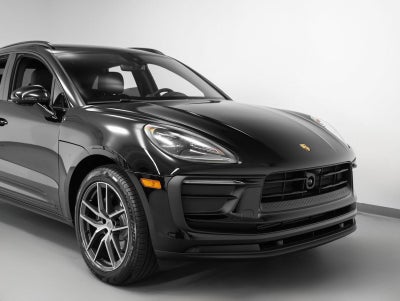2025 Porsche Macan Base