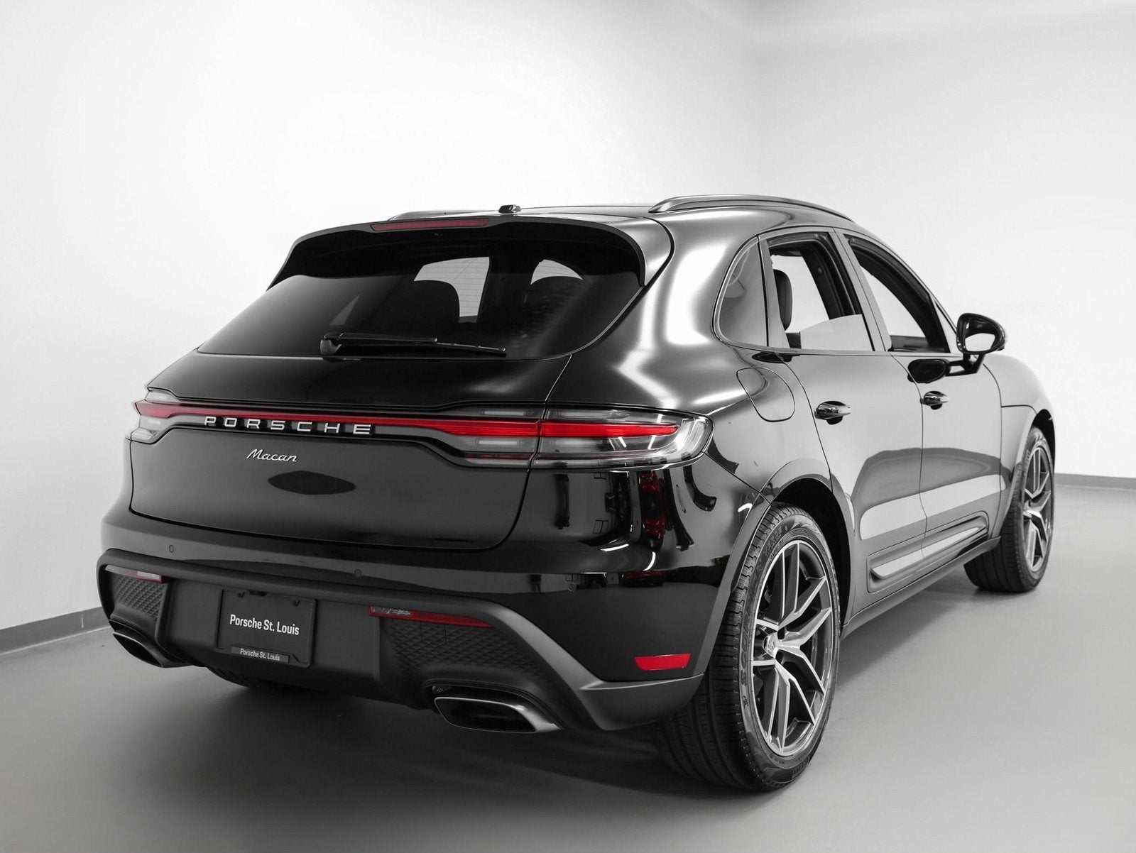 2025 Porsche Macan Base