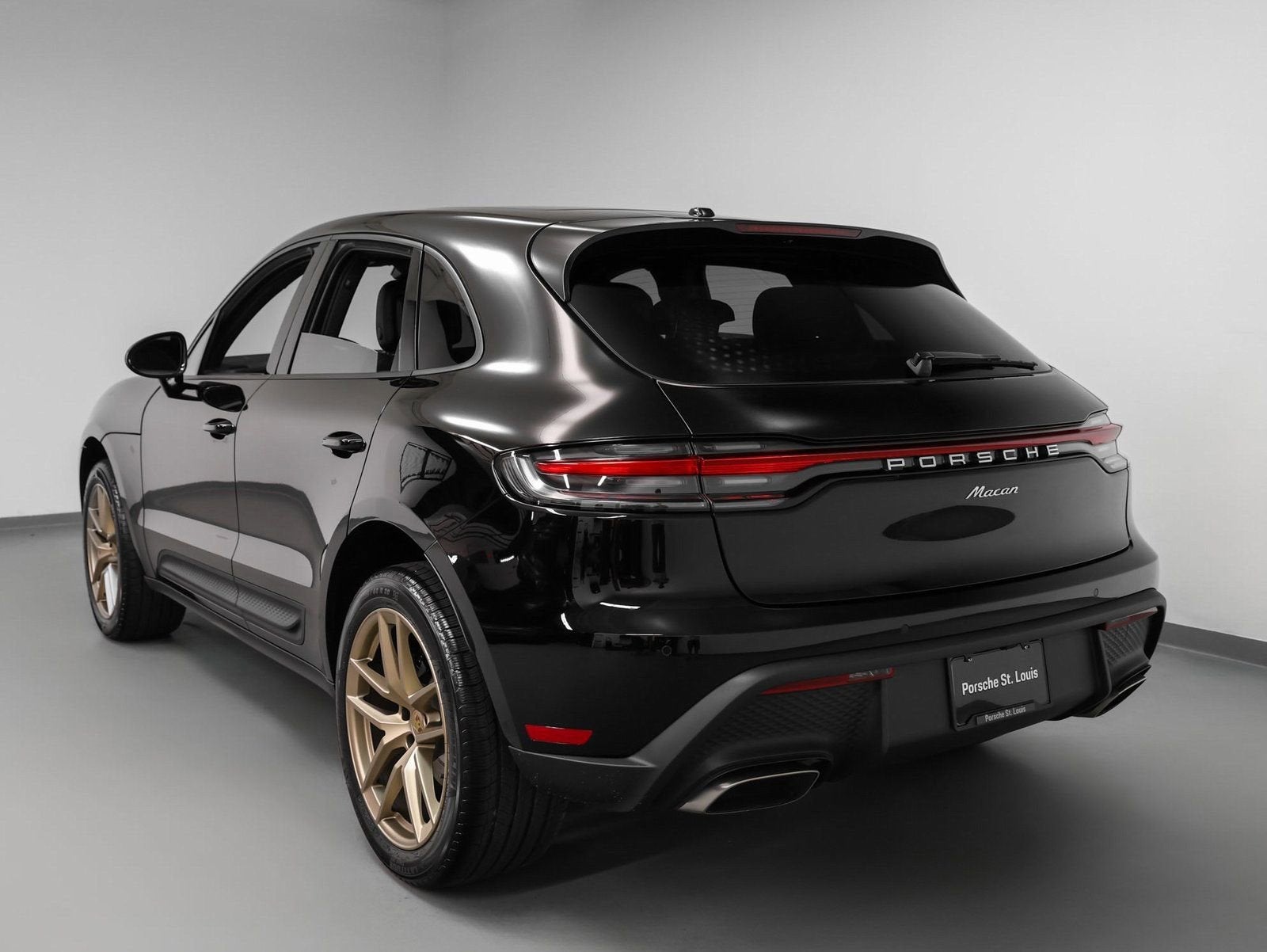 2025 Porsche Macan Base
