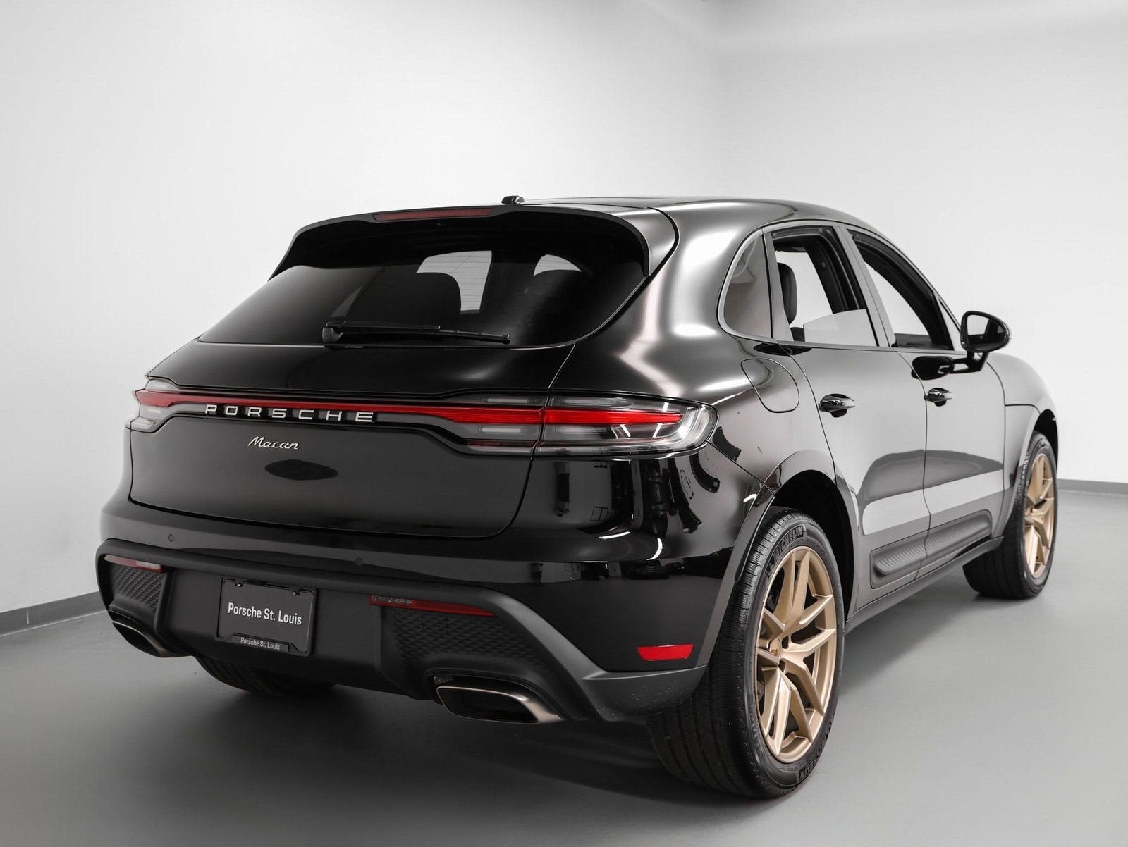 2025 Porsche Macan Base
