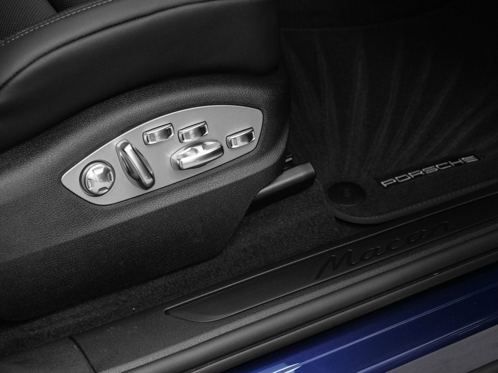 2025 Porsche Macan Base