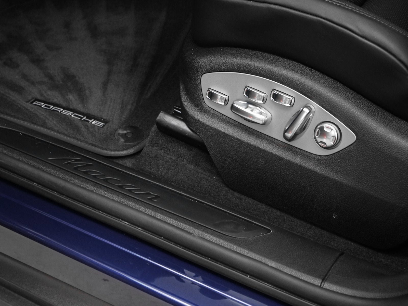 2025 Porsche Macan Base