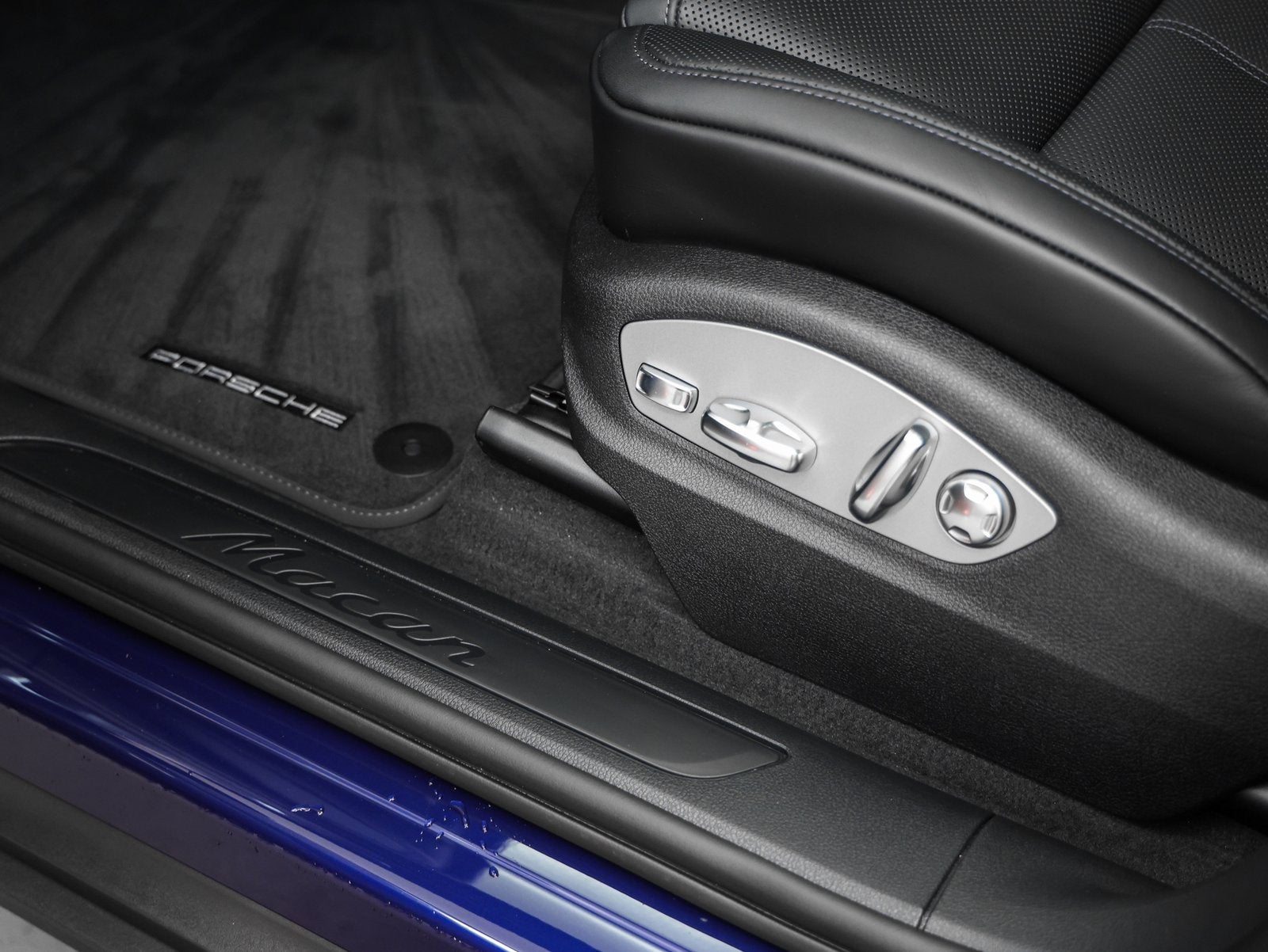 2025 Porsche Macan Base