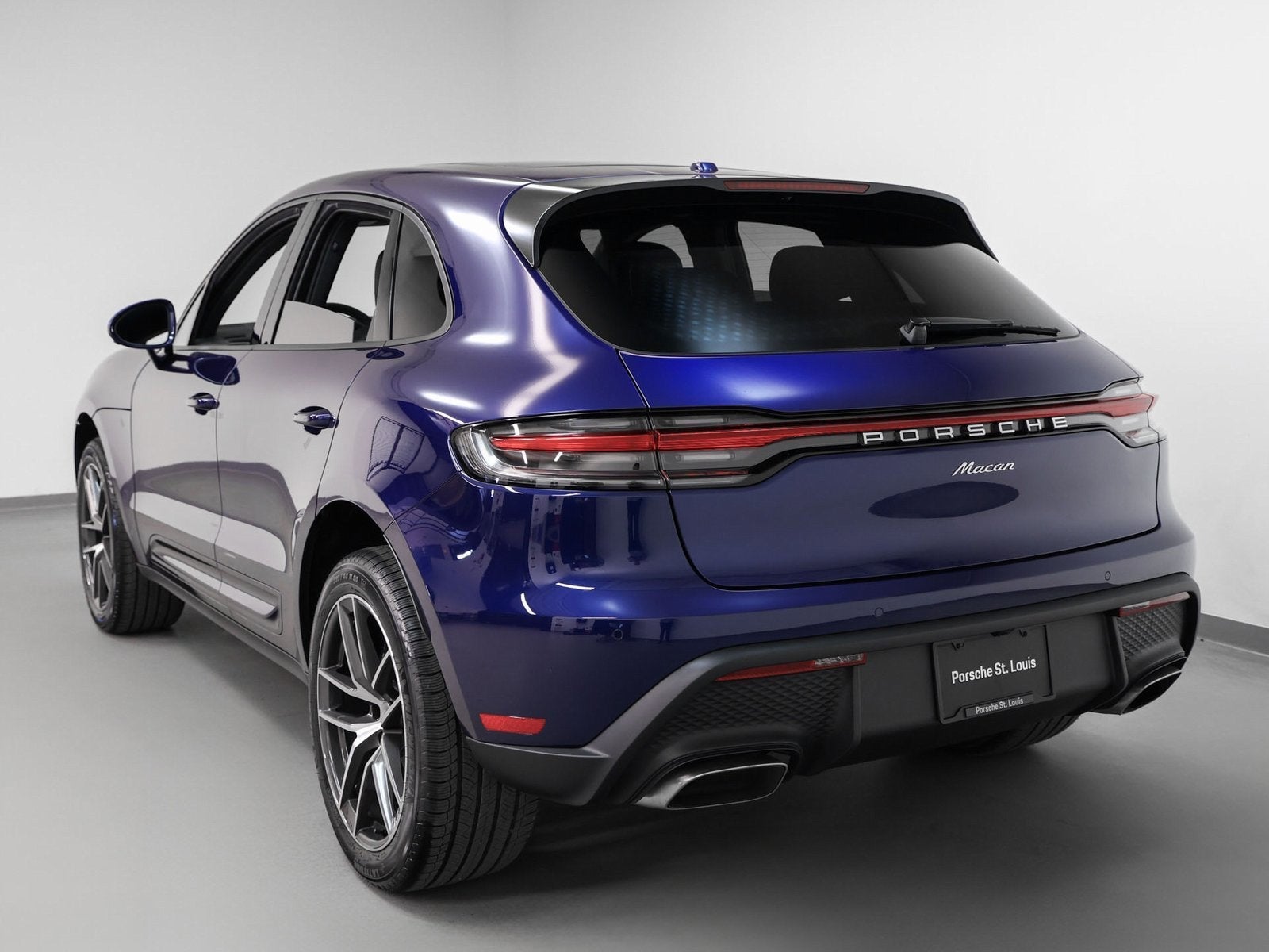 2025 Porsche Macan Base