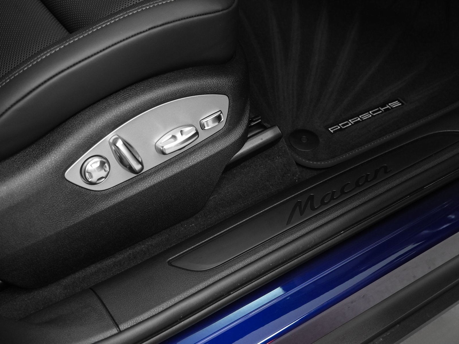 2025 Porsche Macan Base