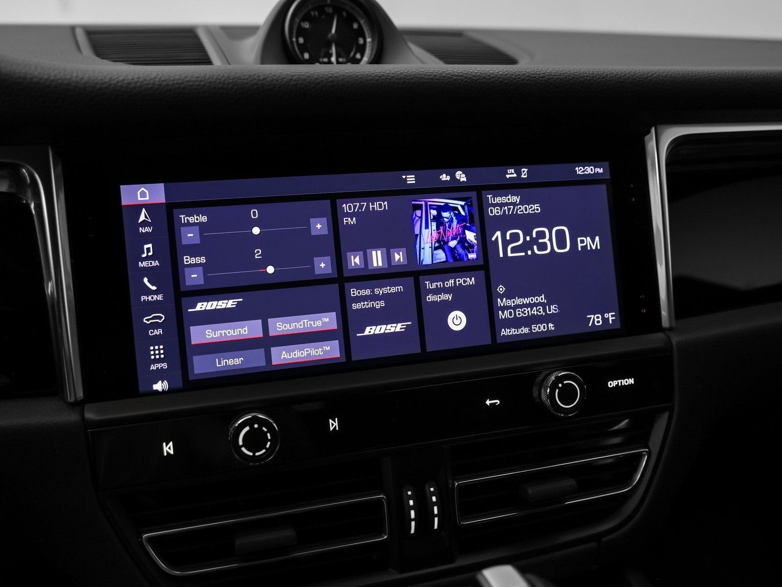 2025 Porsche Macan Base