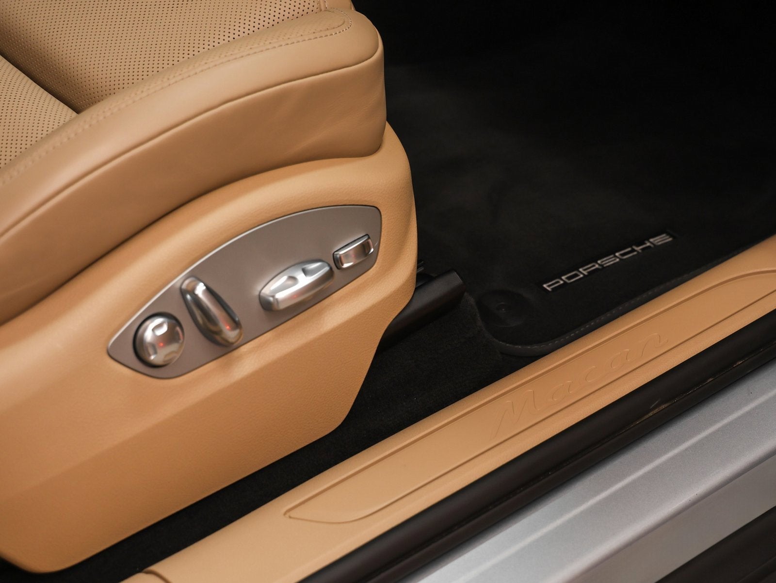 2021 Porsche Macan Base