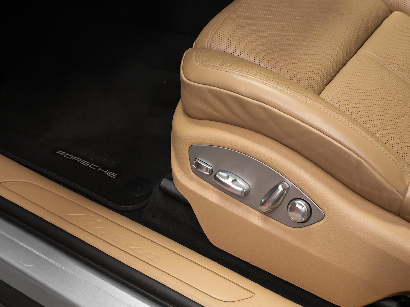 2021 Porsche Macan Base