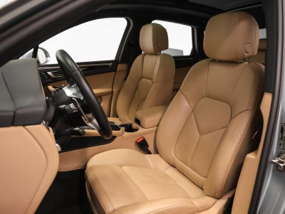 2021 Porsche Macan Base