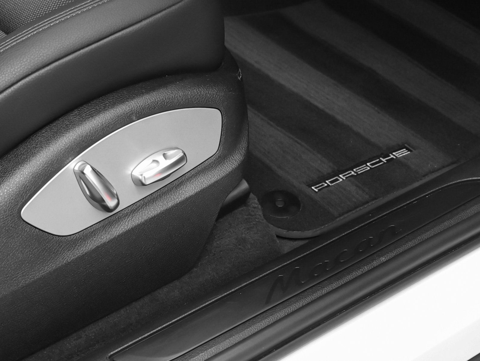 2022 Porsche Macan Base