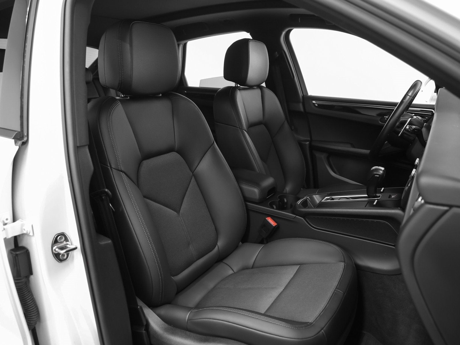 2022 Porsche Macan Base