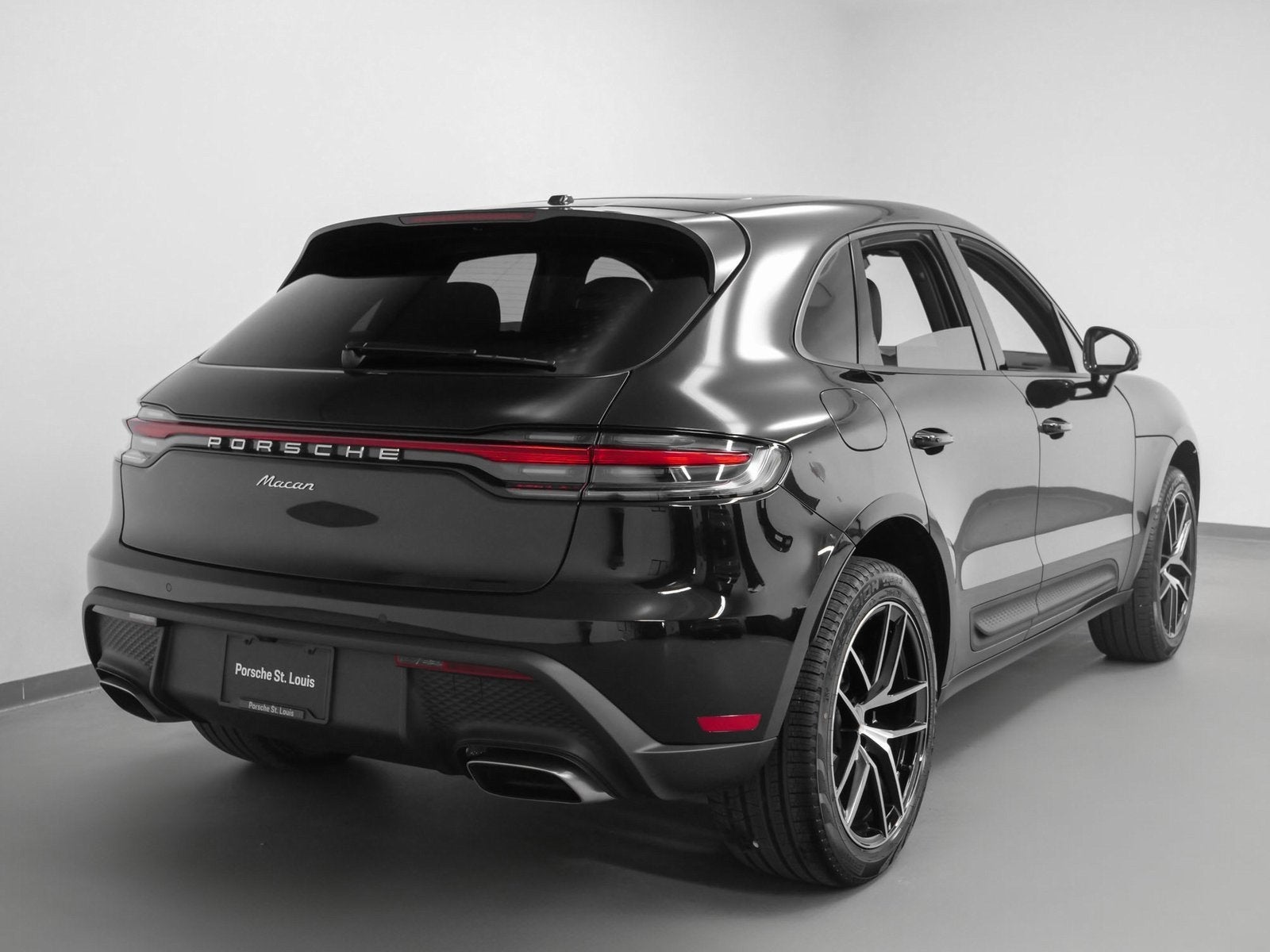 2025 Porsche Macan Base