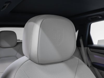 2023 Porsche Cayenne Platinum Edition