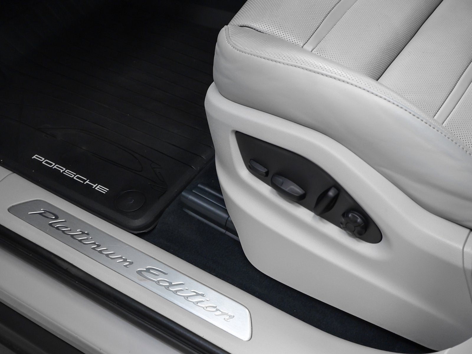 2023 Porsche Cayenne Platinum Edition