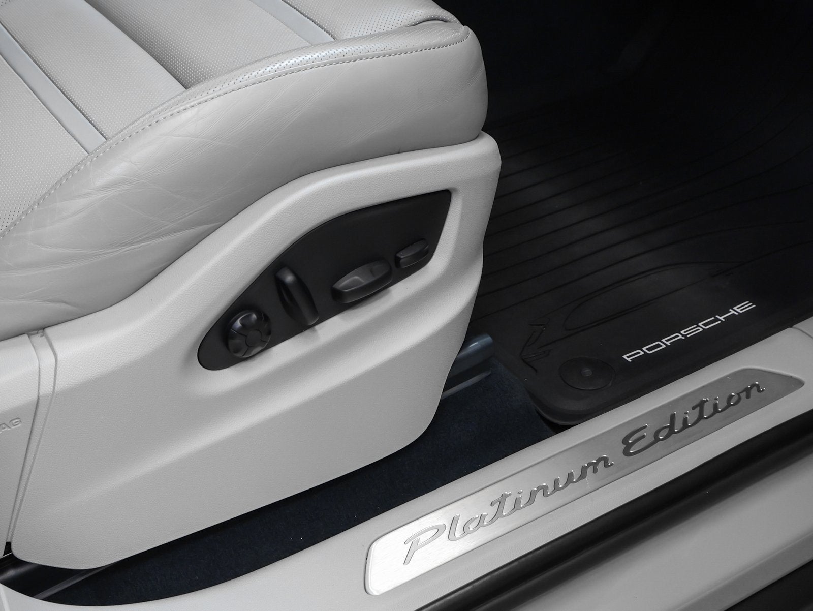 2023 Porsche Cayenne Platinum Edition