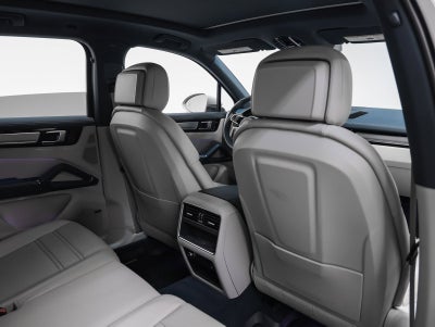 2023 Porsche Cayenne Platinum Edition