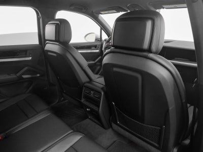 2025 Porsche Cayenne Base