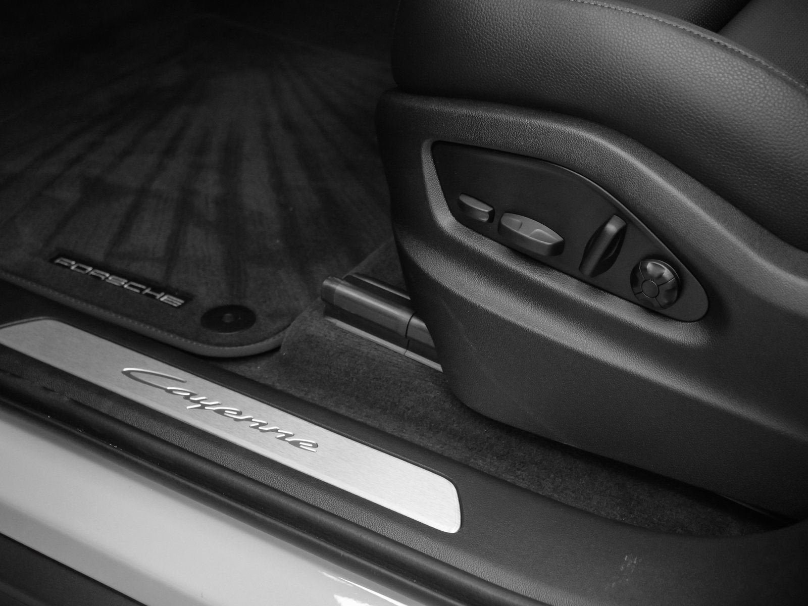 2025 Porsche Cayenne Base