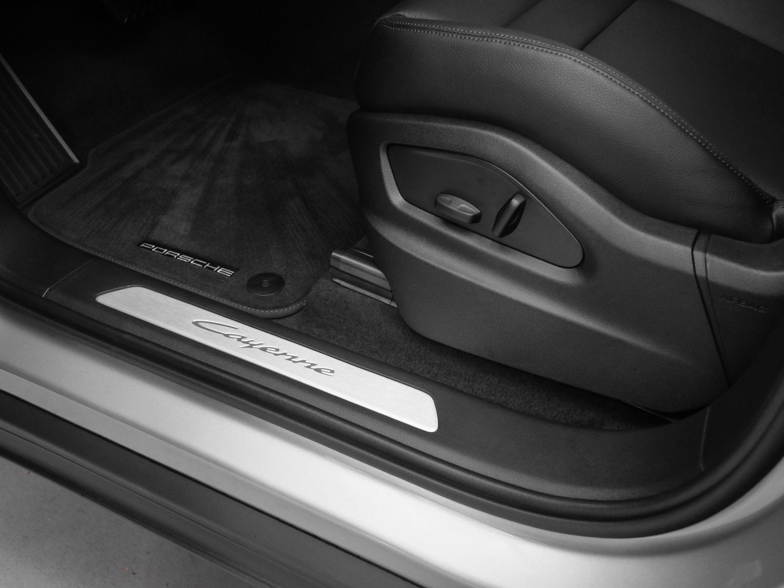 2025 Porsche Cayenne Base