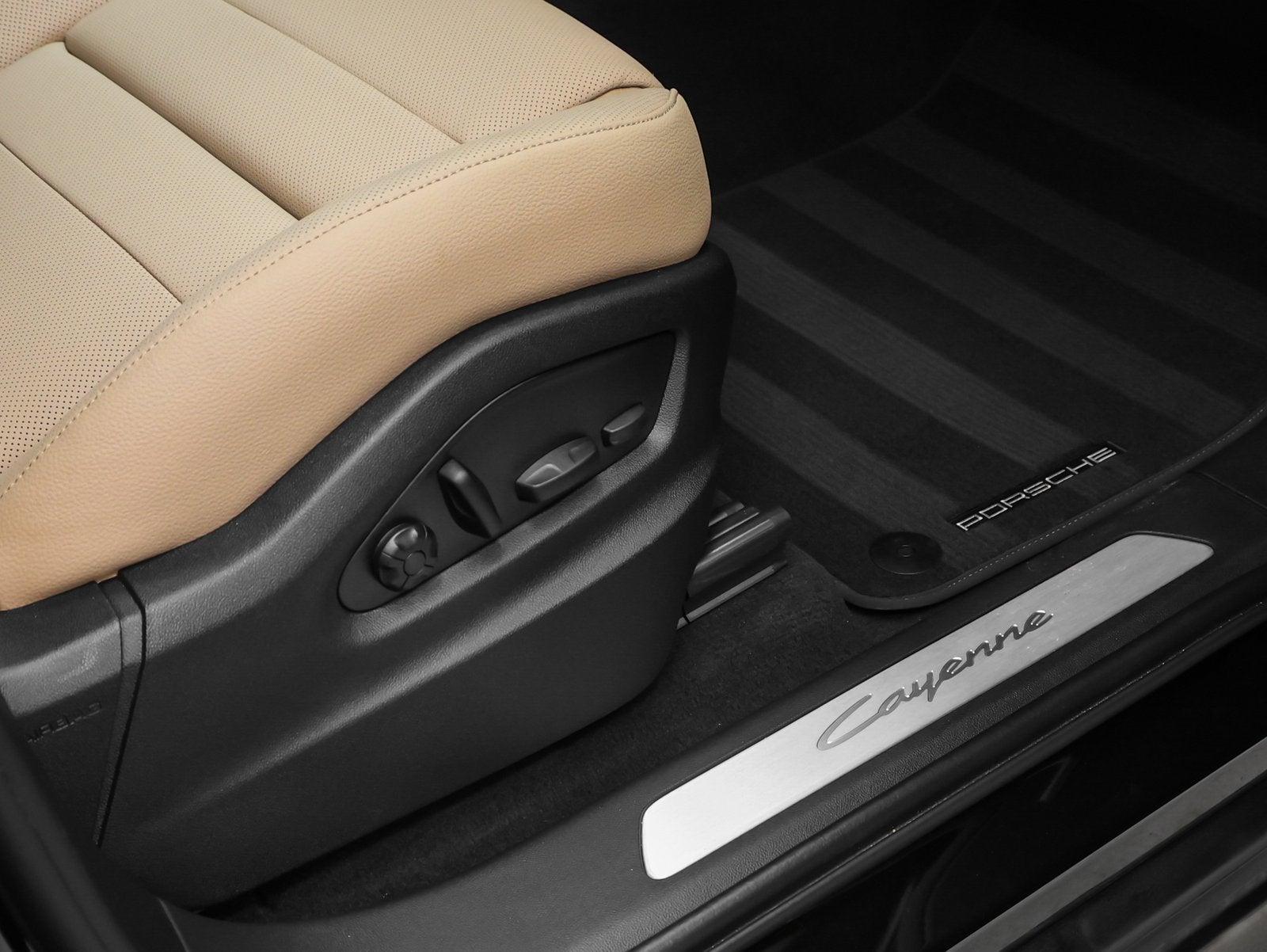 2025 Porsche Cayenne Base