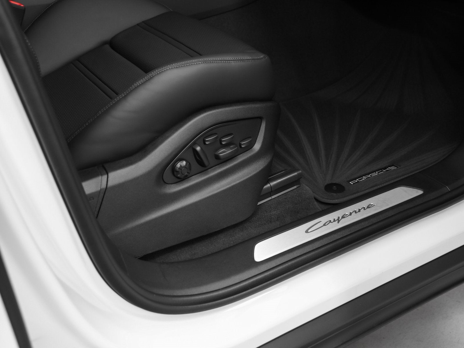 2025 Porsche Cayenne Base