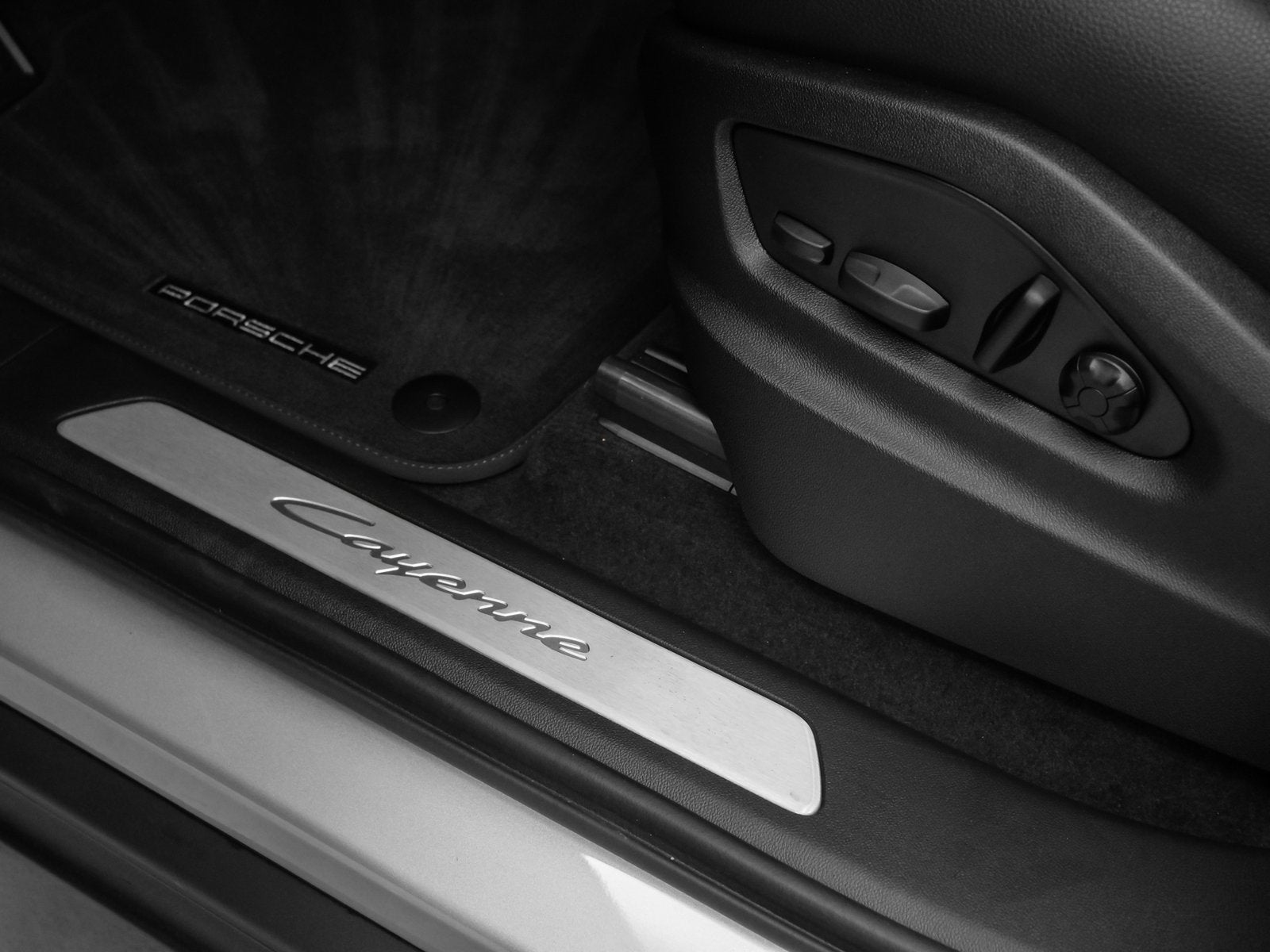 2025 Porsche Cayenne Base