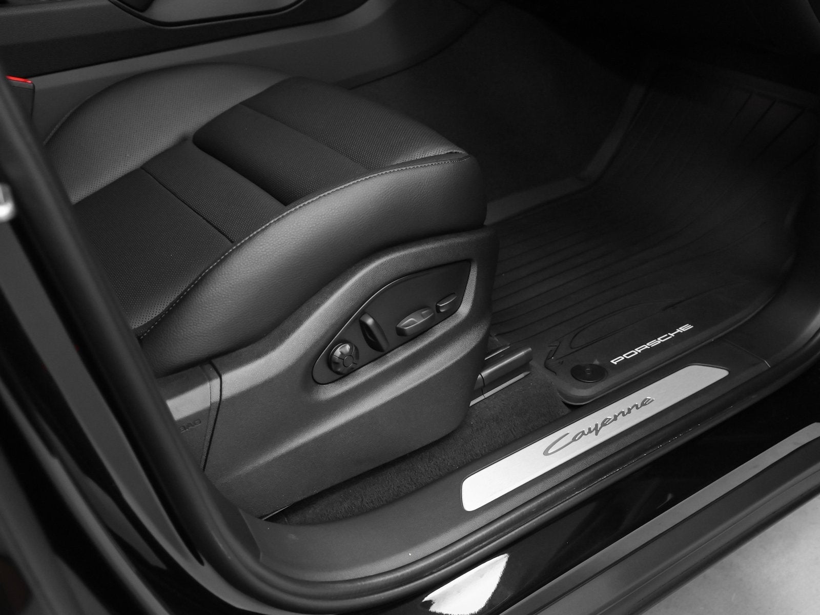 2025 Porsche Cayenne Base