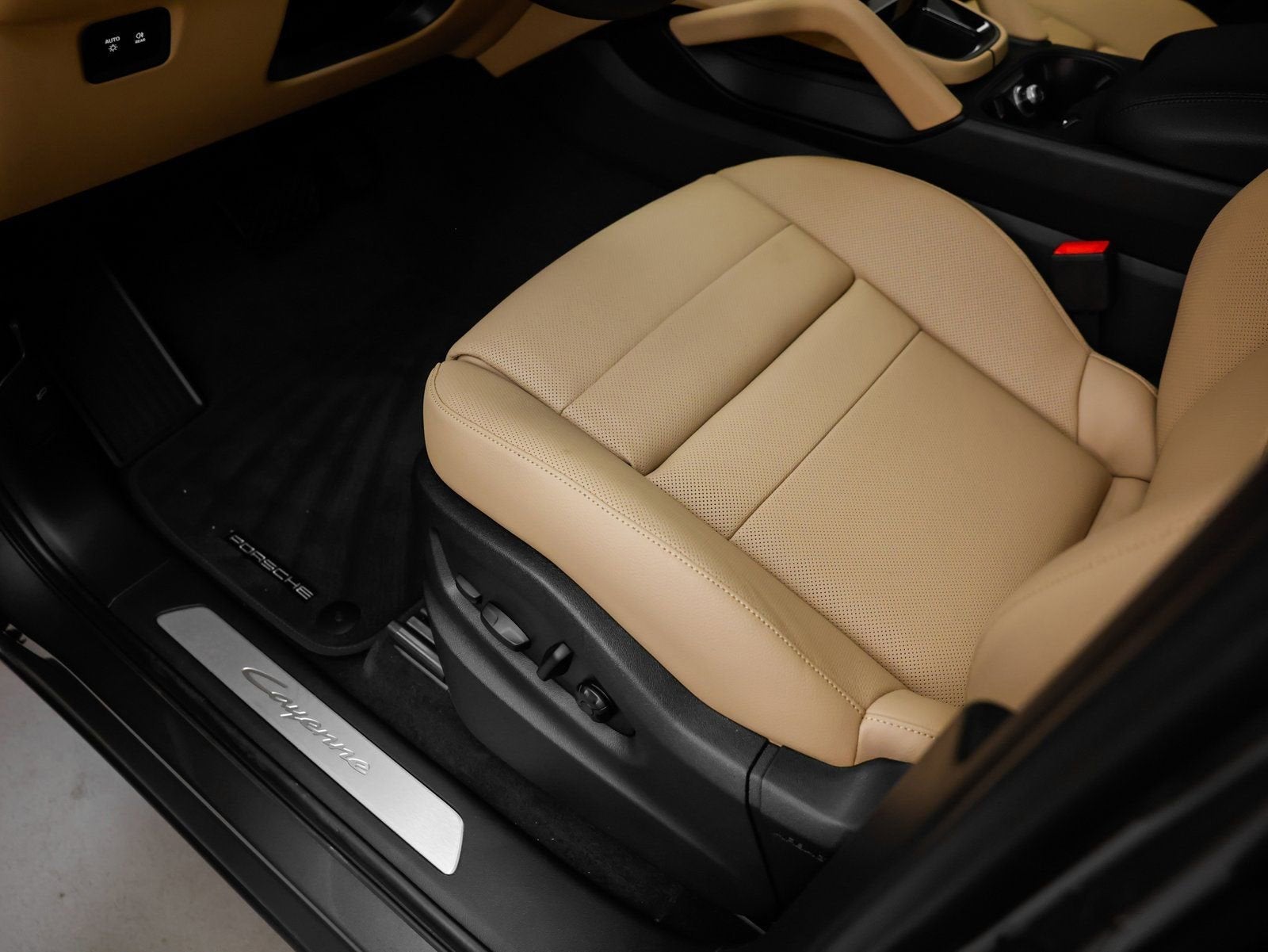 2025 Porsche Cayenne Base