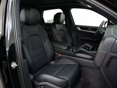 2025 Porsche Cayenne Base