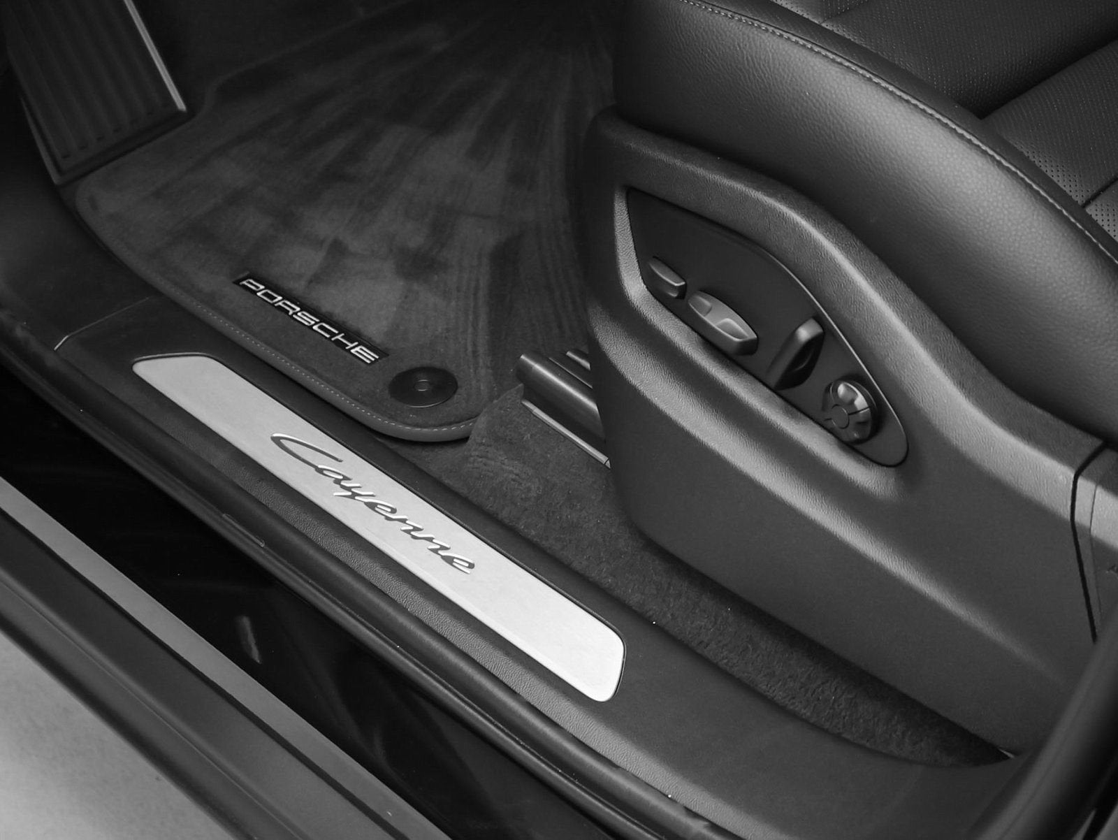 2025 Porsche Cayenne Base