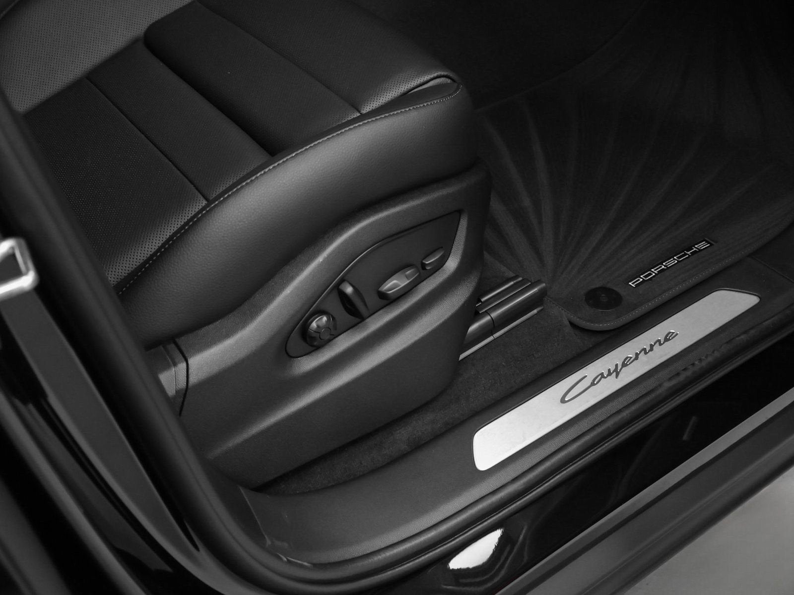 2025 Porsche Cayenne Base