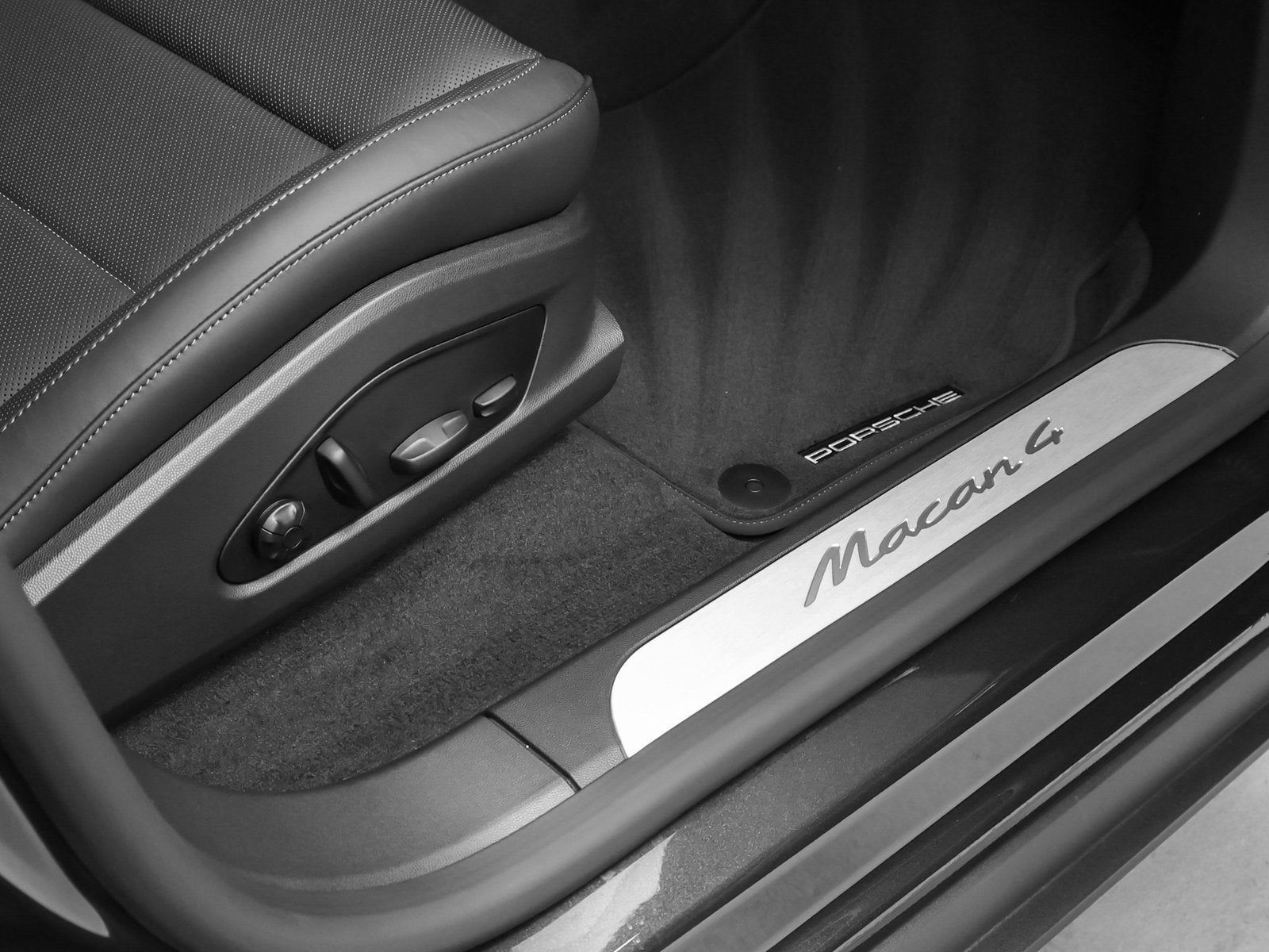 2025 Porsche Macan Electric 4