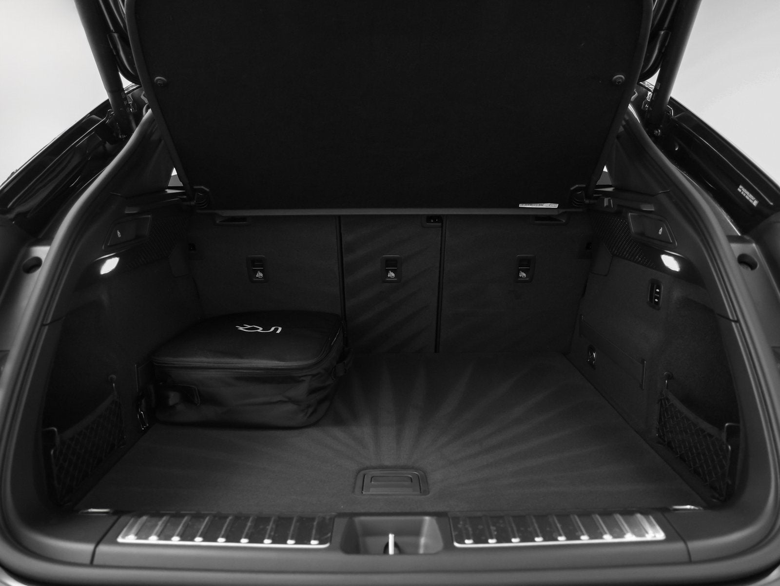 2025 Porsche Macan Electric 4