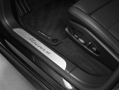 2025 Porsche Macan Electric 4