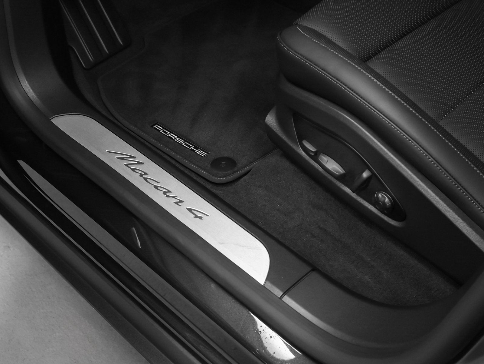 2025 Porsche Macan Electric 4