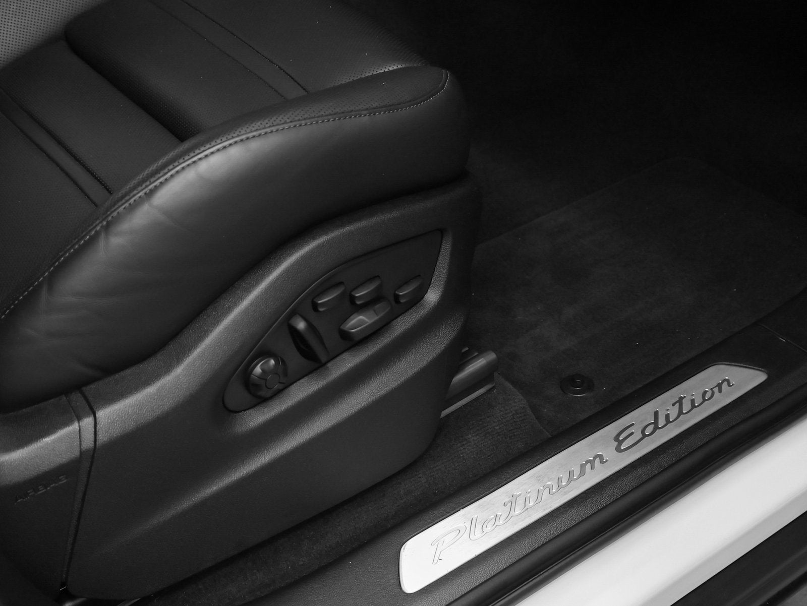 2023 Porsche Cayenne S Platinum Edition